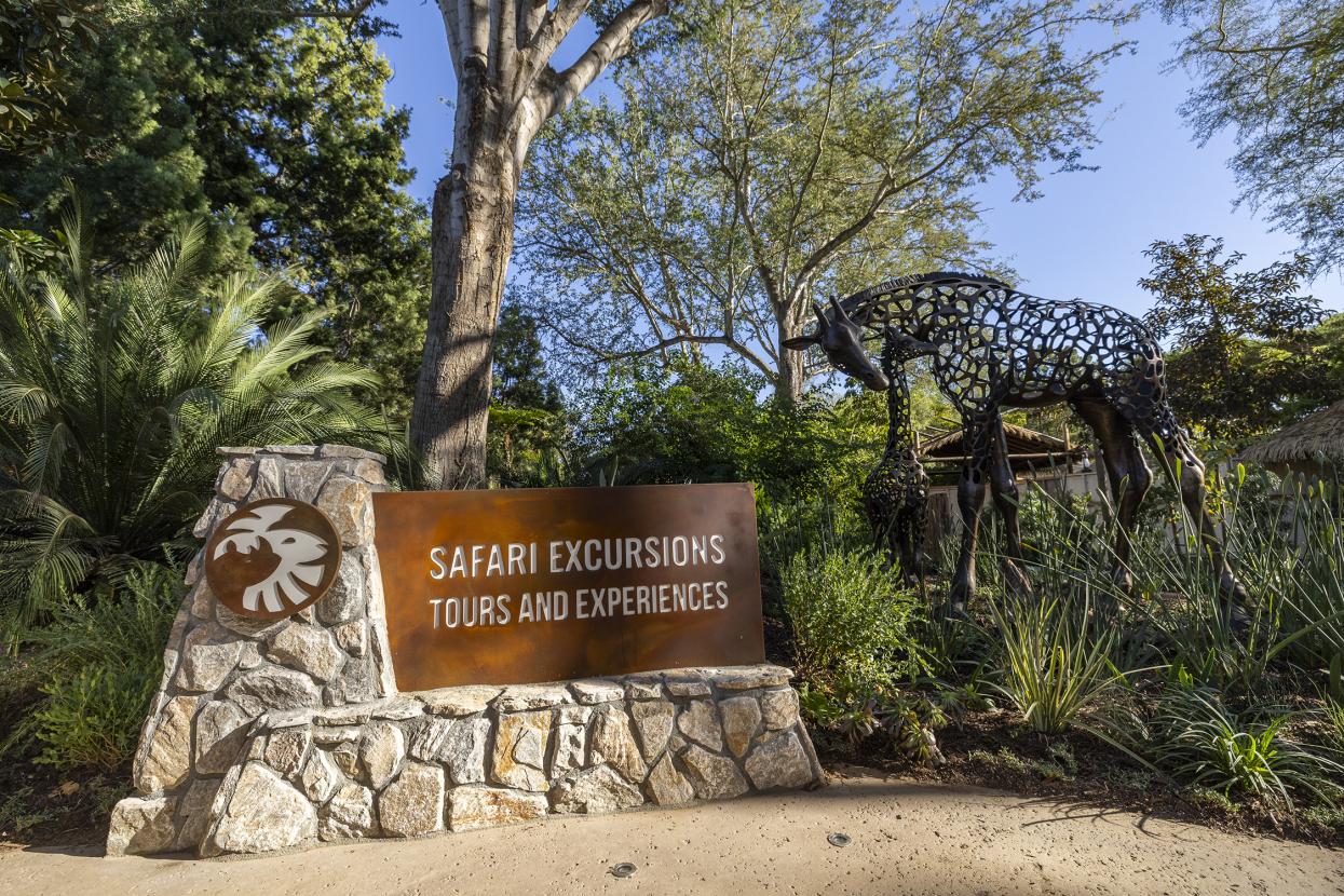 safari excursions signage