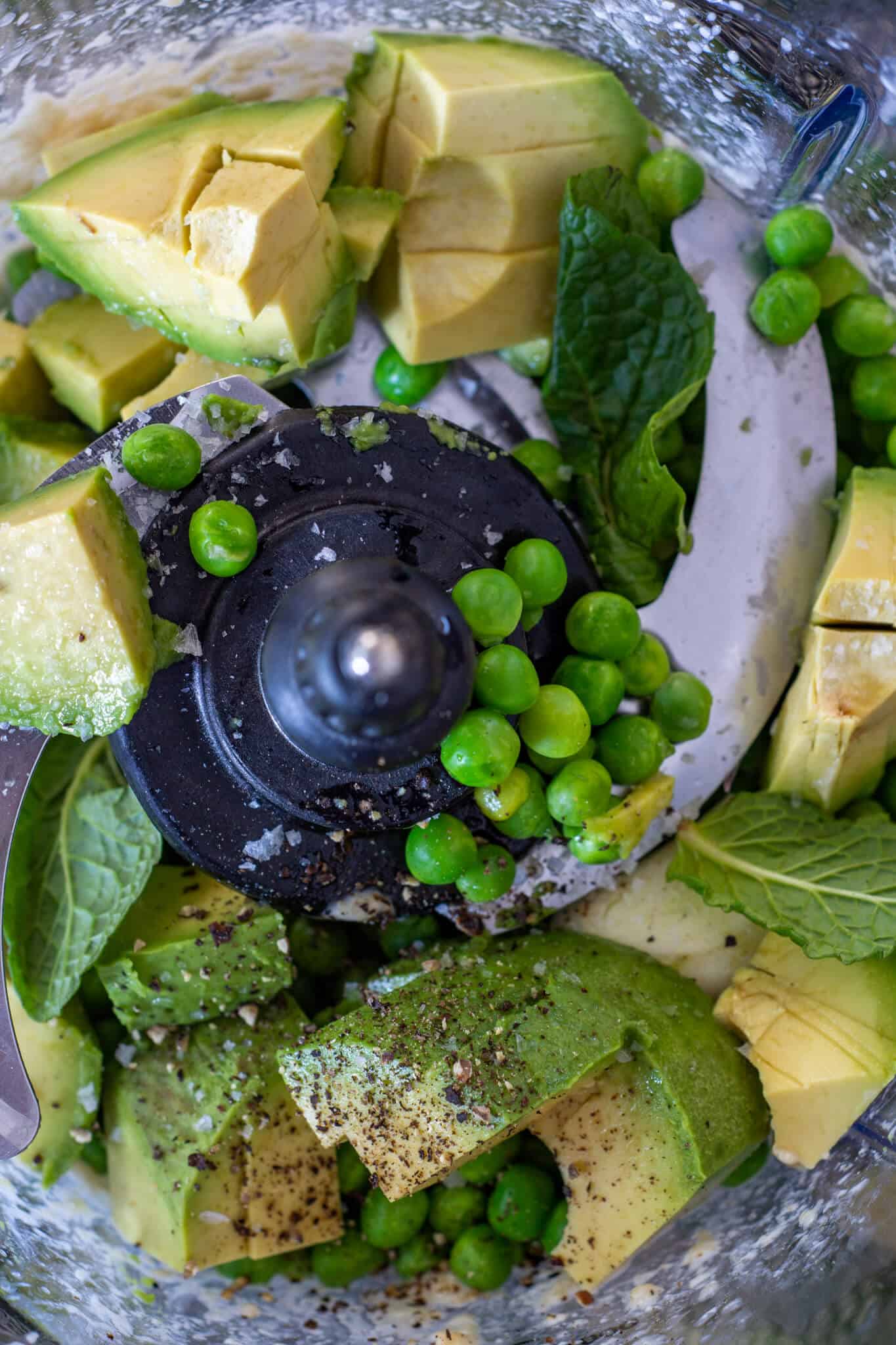 avocado, mint, salt, pepper & peas in a ninja blender